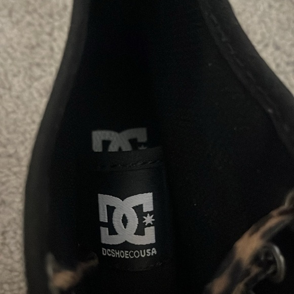 DC Animal print High top sneakers size 6.5 - Picture 5 of 8